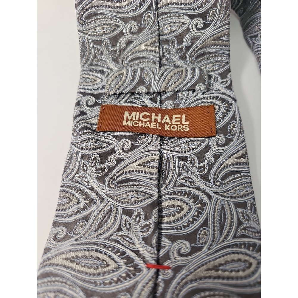 Michael‎ Kors Tie Silver Paisley 100% Silk - Picture 4 of 9